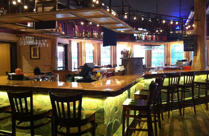 Dining room at Voyagaire Lodge and Houseboats.