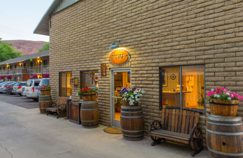 Exterior view of Moab Rustic Inn.