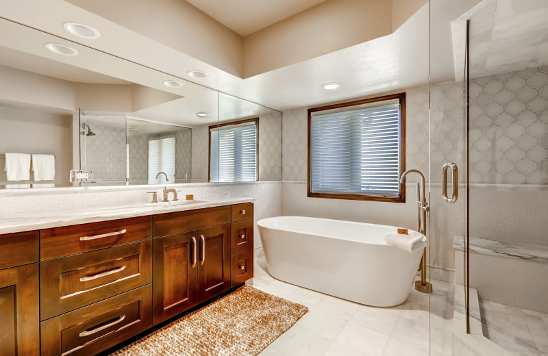 Guest bathroom at The Pines Lodge, A RockResort.