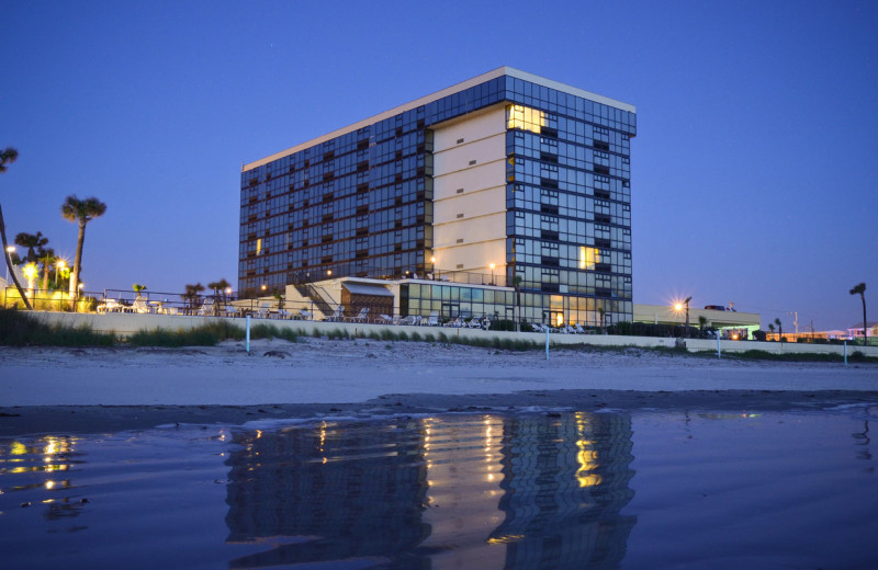 Exterior view of Oceanside Inn.