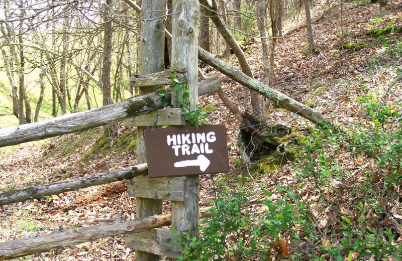 Hiking trail sign at Berry Springs Lodge.