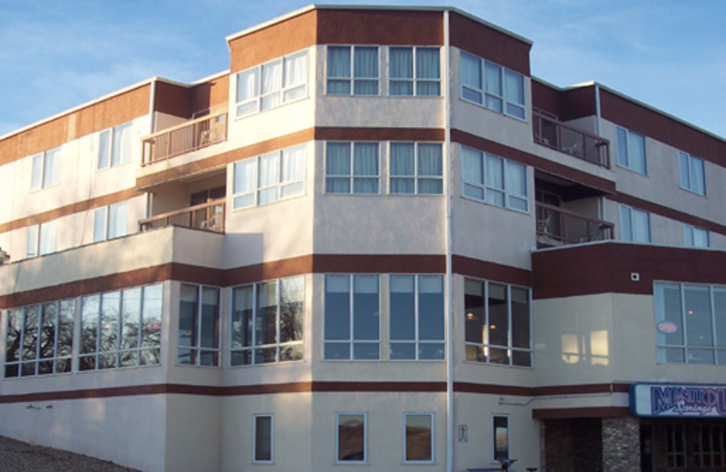 Exterior view of Manitou Springs Resort & Mineral Spa.