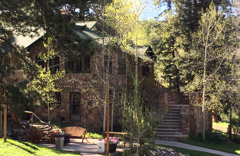 Exterior view of Meadow Creek Lodge and Event Center.