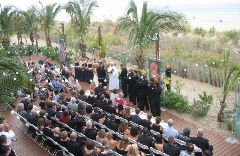 Outdoor wedding at Clarion Resort Fontainebleau Hotel.