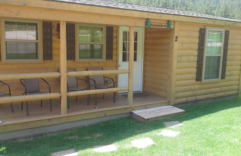 Cabin exterior at American Pines Cabins.