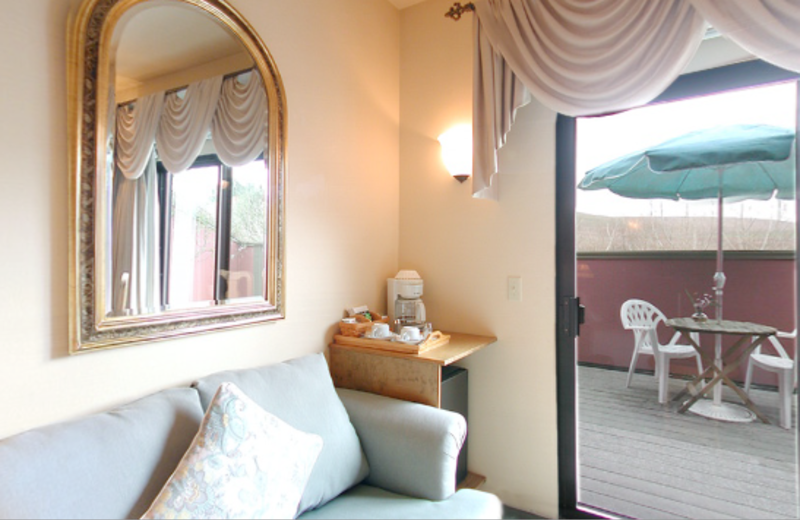 Country room sitting area at Sonoma Coast Villa & Spa Resort.