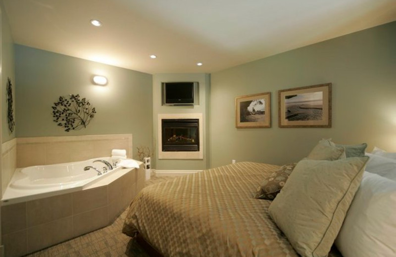 Jacuzzi Bedroom at Old House Village Hotel and Spa 