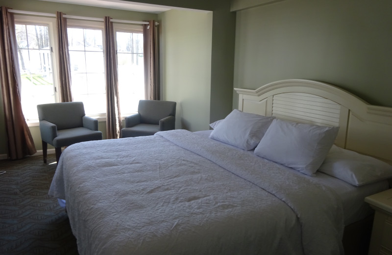 Guest bedroom at OgunquitHotels.net.