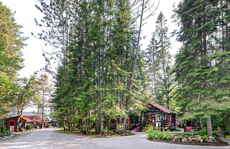 Exterior view of Killarney Lodge in Algonquin Park.