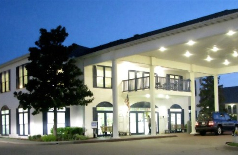 AmazInn & Suites exterior.