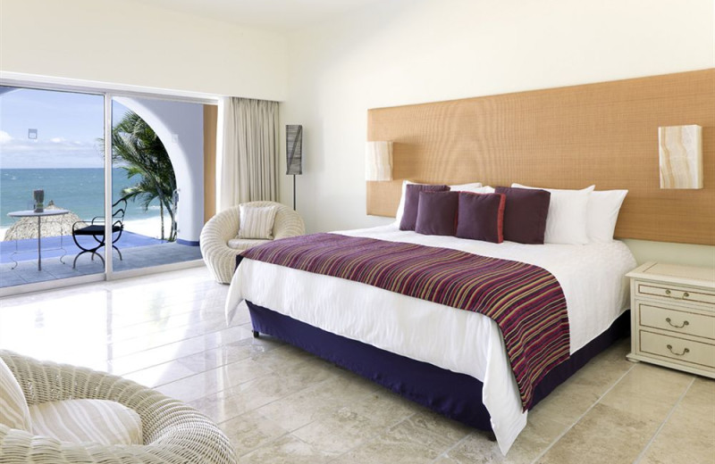 Guest room at Camino Real Zaashila.