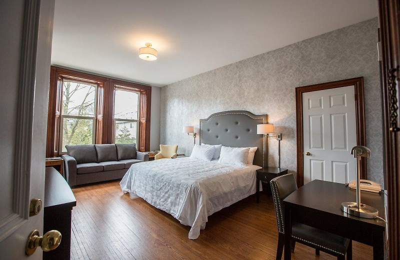 Guest room at Idlewyld Inn.