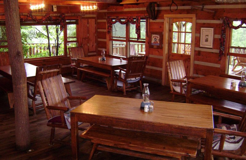 Dining at Earthshine Mountain Lodge.