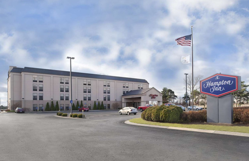 Exterior view of Hampton Inn Muskegon.