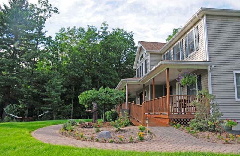 Exterior view of Moondance Ridge Bed & Breakfast.