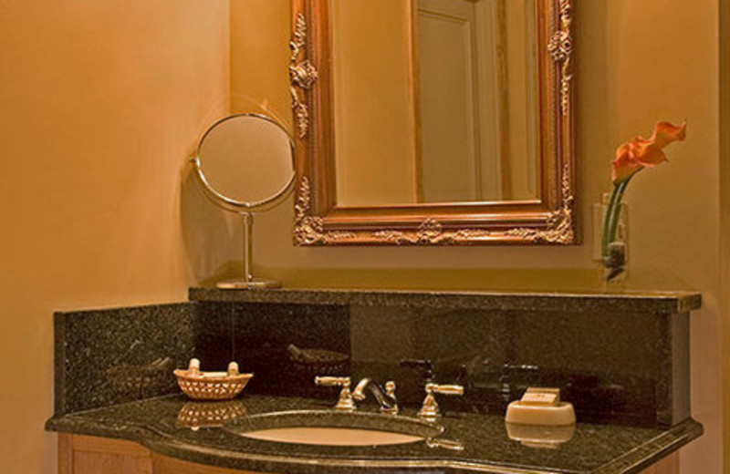 Guest Bathroom at Parkway Inn