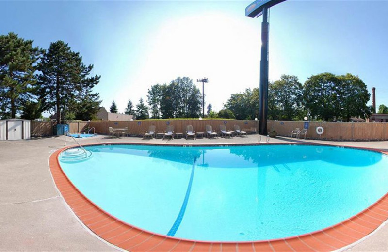 Outdoor pool at Comfort Inn Suites Vancouver.