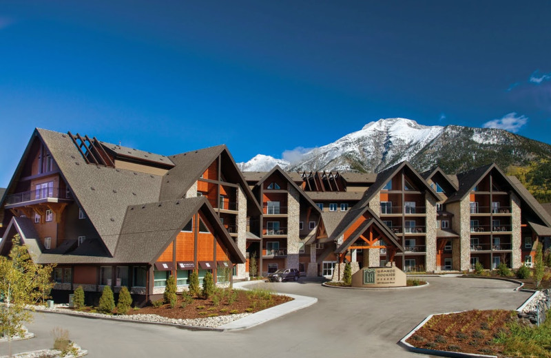 Exterior view of Grande Rockies Resort.