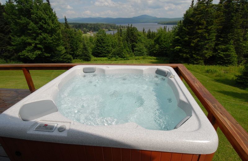 Hot tub at Cabins at Lopstick.