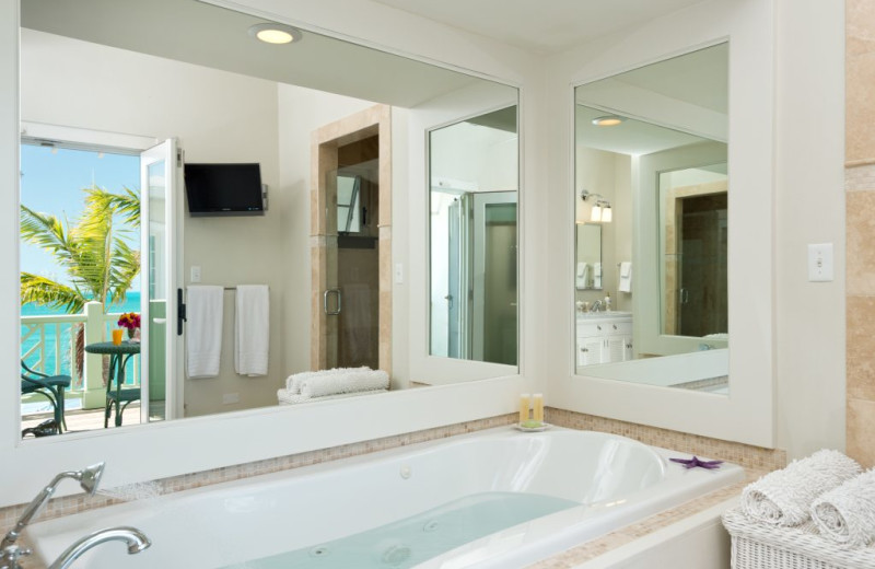 Bathroom at Villa Turquesa.