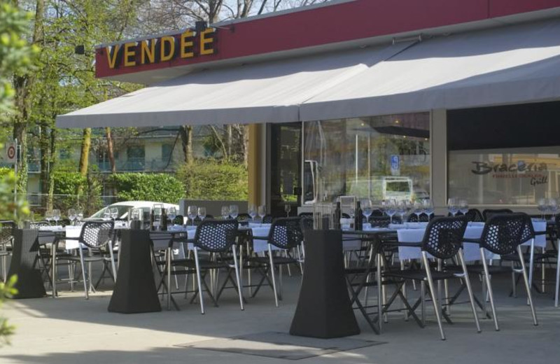 Patio at Hostellerie de Vendée.