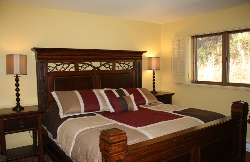 Guest bedroom at Cascade Village Condominiums.