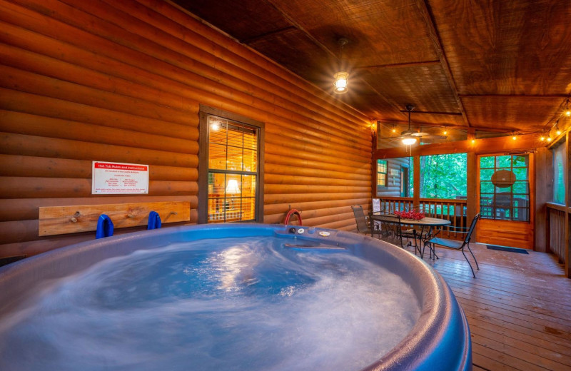 Cabin hot tub at Blue Beaver Luxury Cabins.
