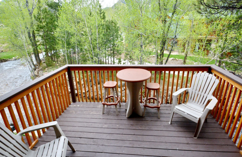 Guest balcony at Murphy's River Lodge.