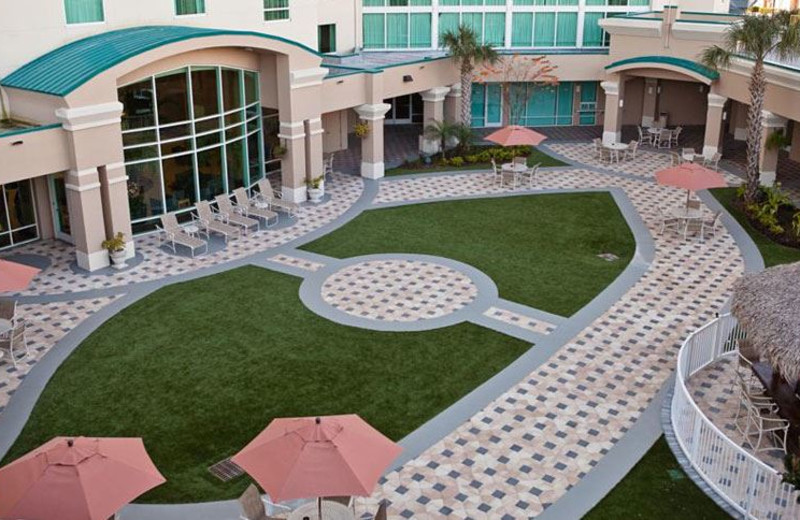 Courtyard Area at Crowne Plaza Orlando Universal Hotel