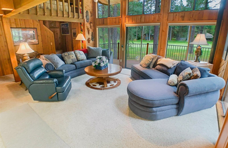 Rental living room at Sisters Vacation Rentals.