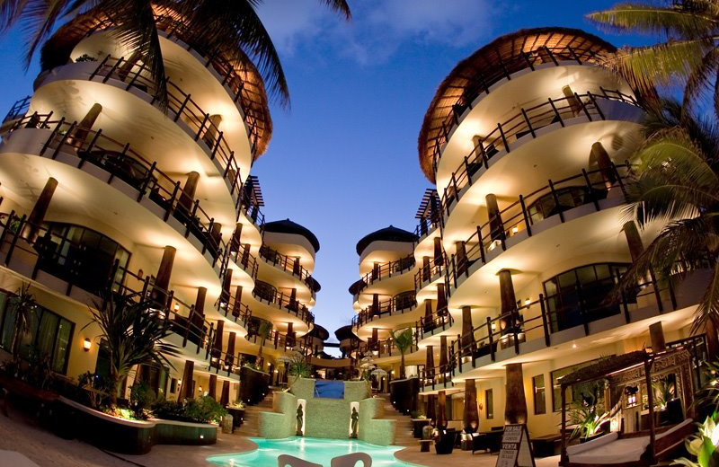 Exterior view of El Taj Oceanfront & Beachside Condo Hotel.