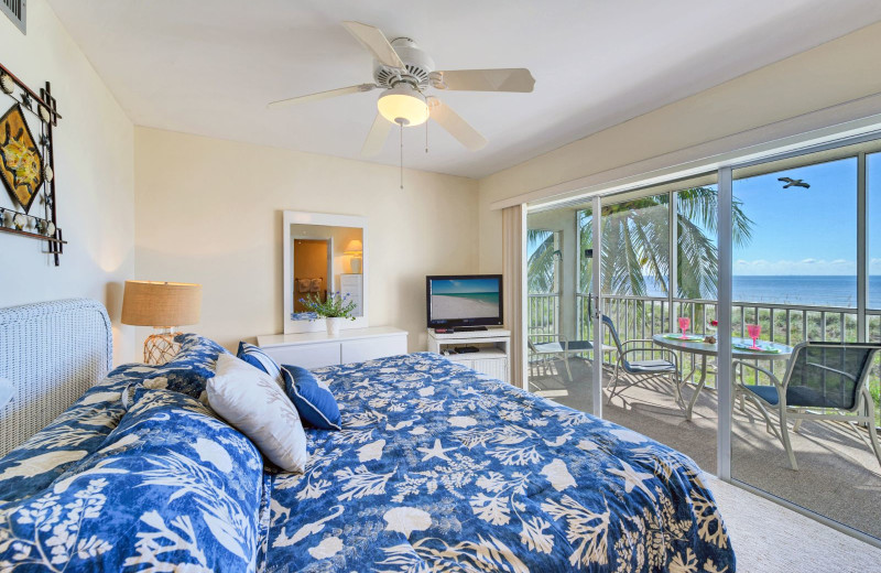 Guest room at Sanibel Siesta Condominiums.