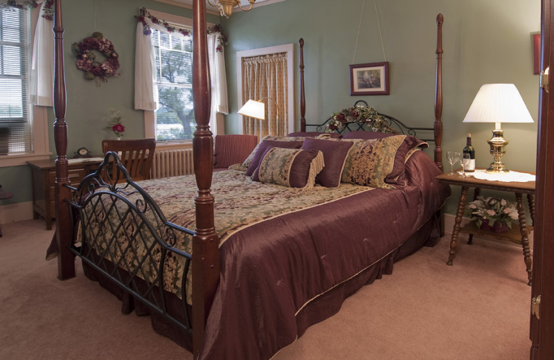 Guest room at Deutsche Strasse B & B.