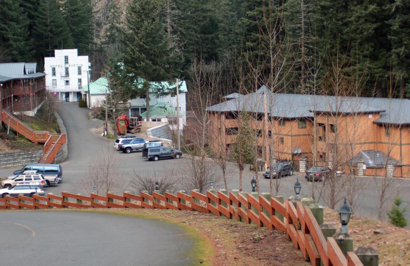 Exterior view of Carson Hot Springs Spa and Golf Resort.