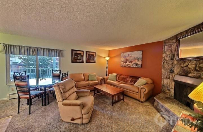 Rental living room at iTrip - Breckenridge.