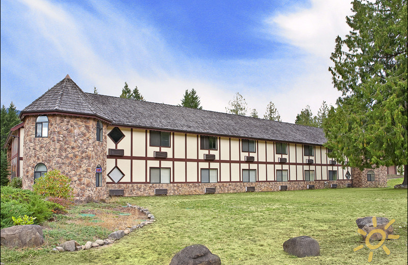 Exterior view of Packwood Lodge.