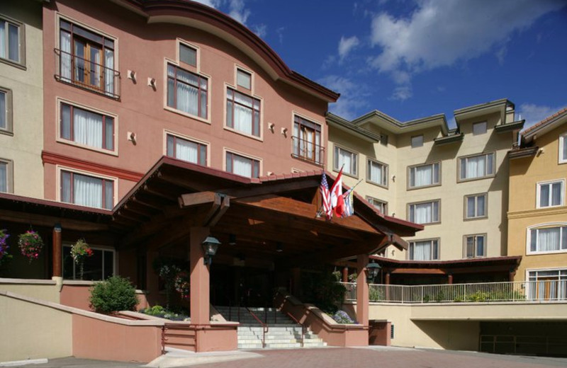 Exterior front view of Cahilty Lodge.