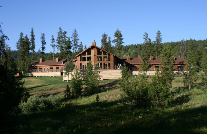 Exterior view of Bear Creek Lodge.