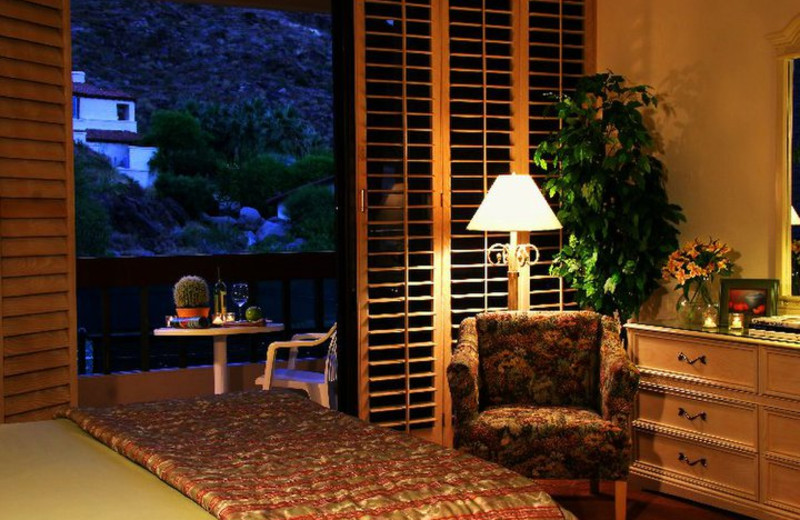 Guest room at Palm Springs Tennis Club.