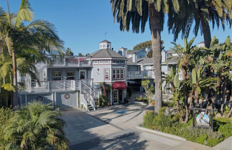 Exterior view of Pelican Cove Inn Bed 