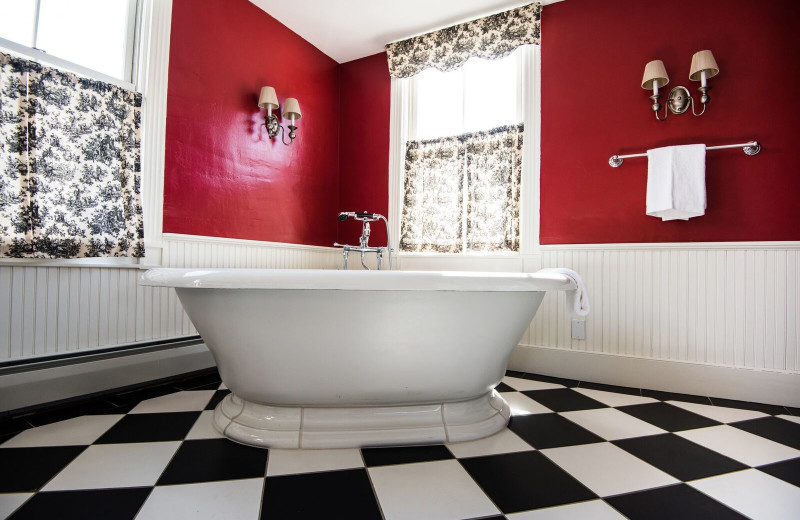 Guest bathroom at Four Columns Inn.