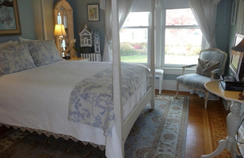 Guest bedroom at Bartlett House Inn.