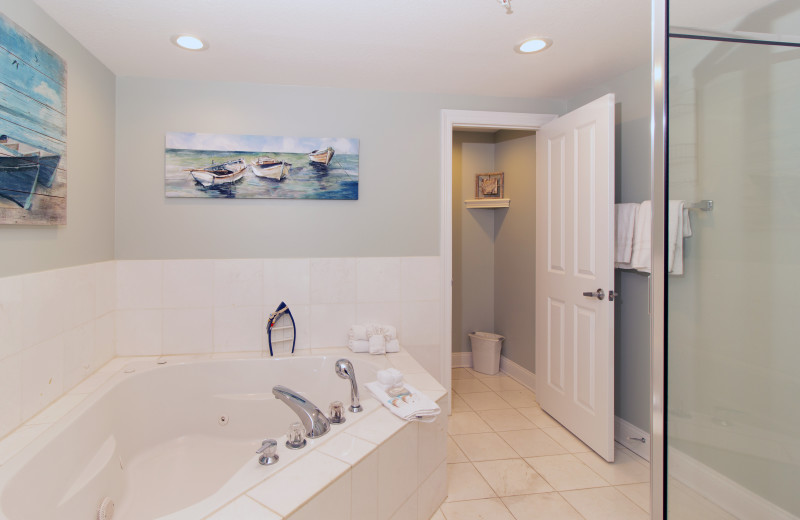 Rental bathroom at Paradise Gulf Properties.