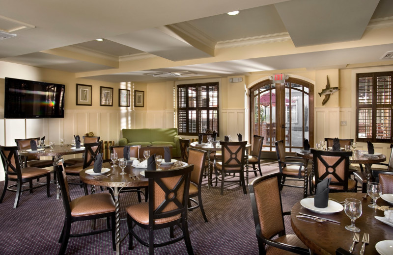 Meeting room with fixed round table seating for 20 people at Inlet Sports Lodge.