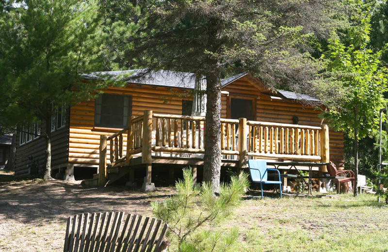 Cabin exterior at Lake Ridge Resort.