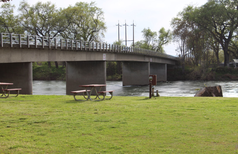 Exterior view of Roosters Landing Resort.