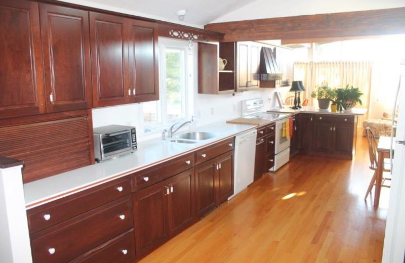 Rental kitchen at Hopper Real Estate.