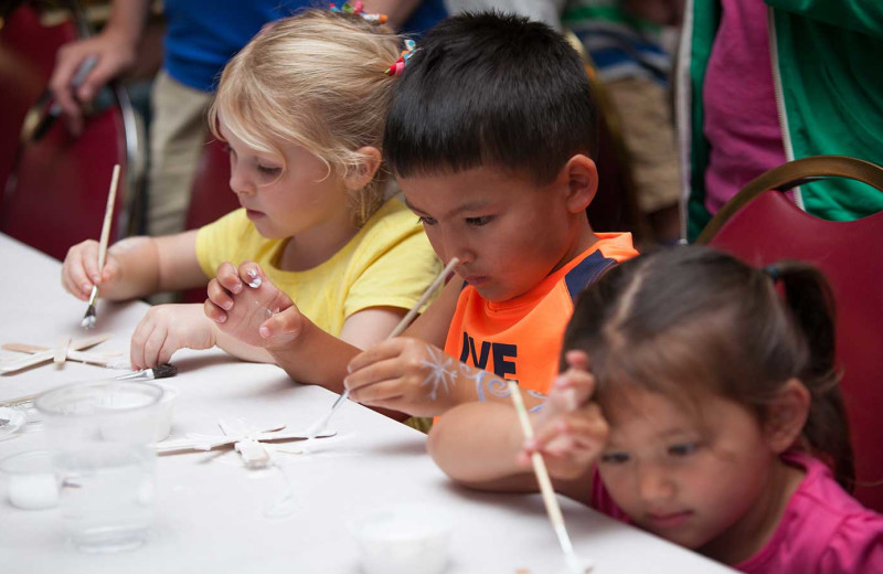 Arts and crafts at Woodloch Resort.