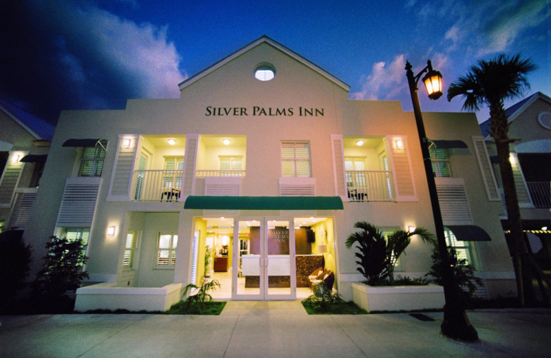 Exterior view of Silver Palms Inn.