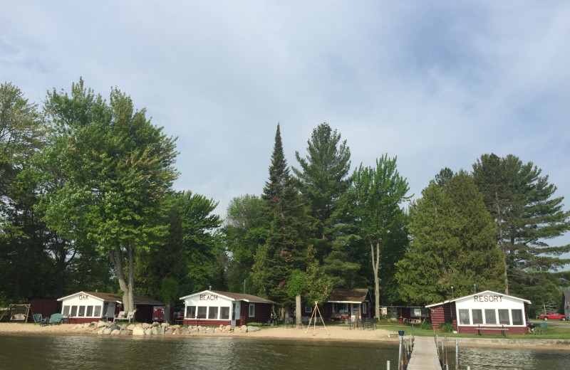 Exterior view of Oak Beach Resort.